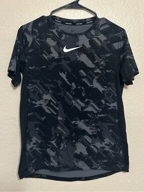 NIKE PRO  Boy's Dri-FIT AOP T-Shirt  Sz XL BLACK/GREY/WHITE